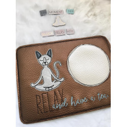 Stickdatei ITH - Mug Rug Yoga Katze "Relax and have a tea"